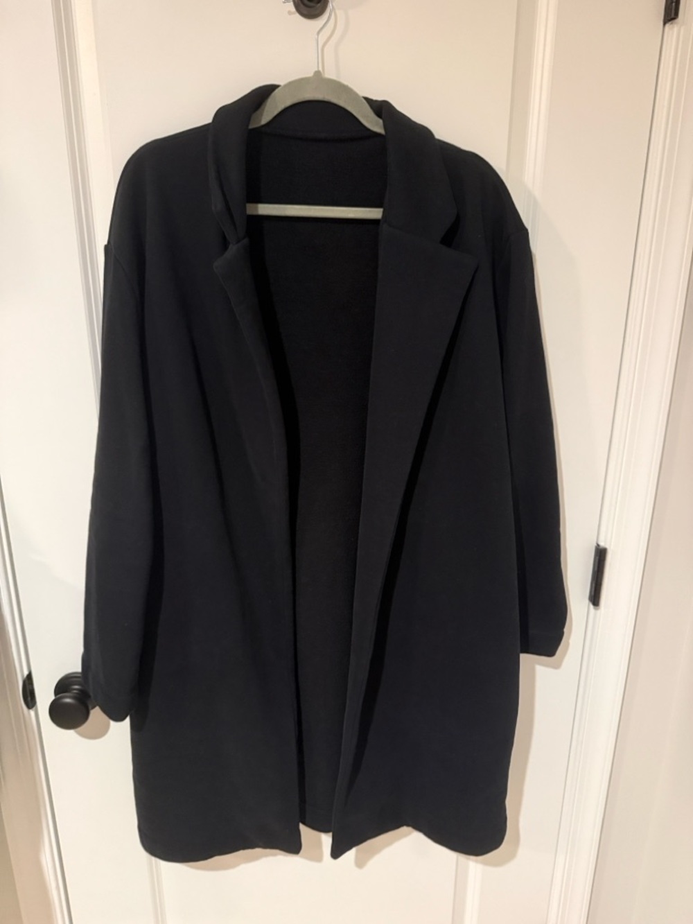 Women’s Vuori Restore Trench Black, size L, like new